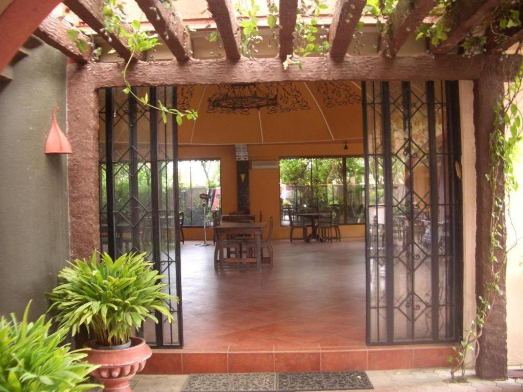 Casa La Granja Hotel Iloilo Exterior foto
