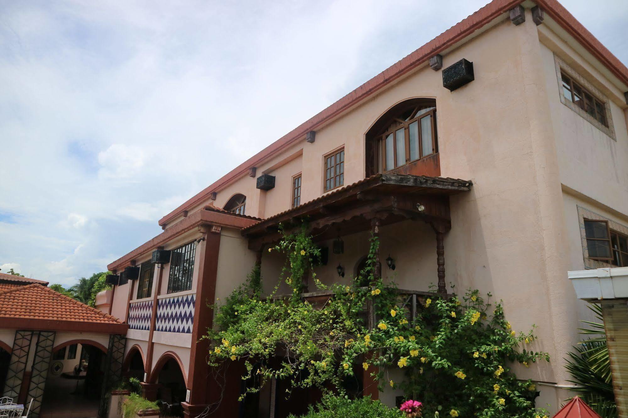 Casa La Granja Hotel Iloilo Exterior foto