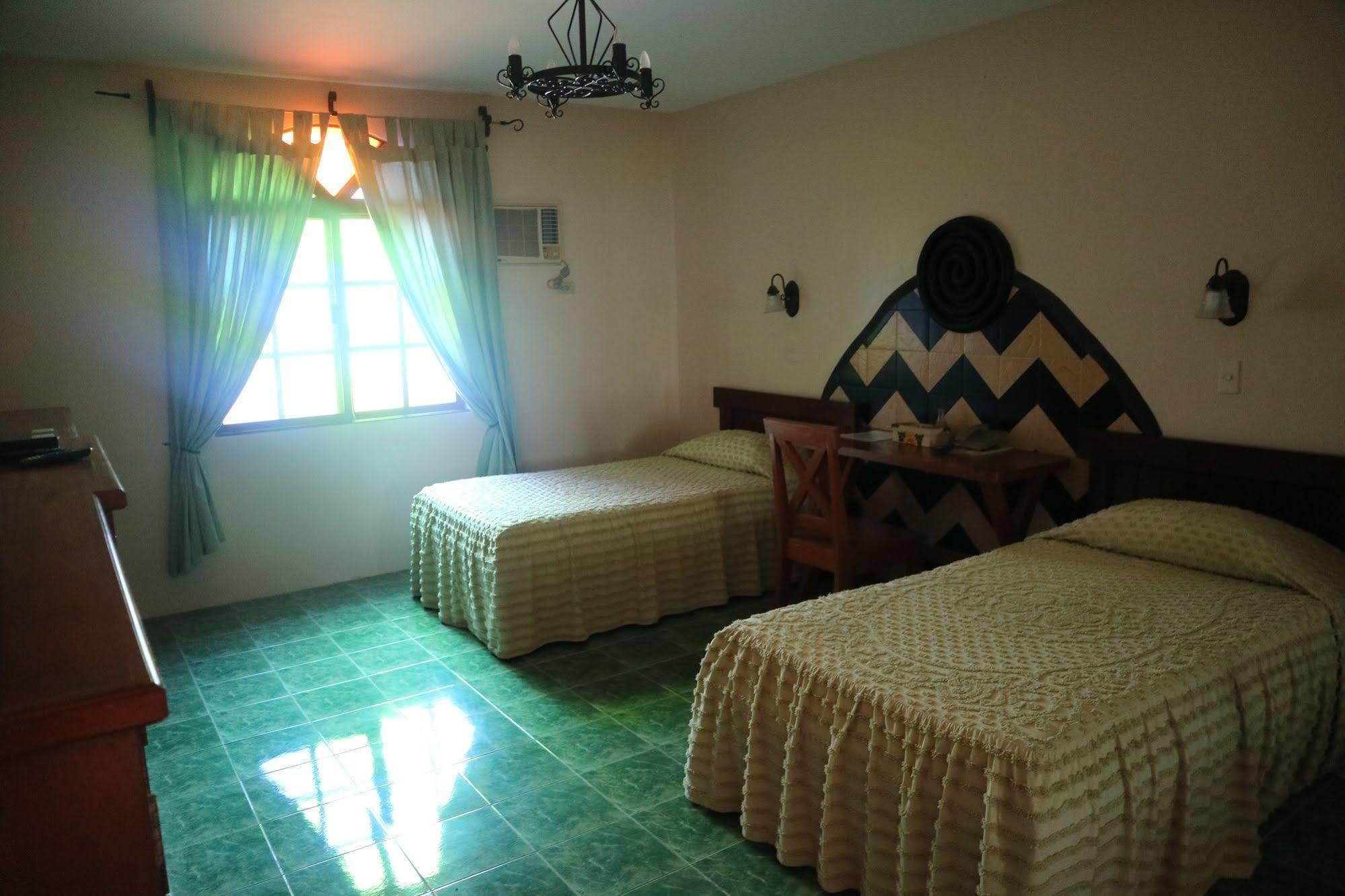 Casa La Granja Hotel Iloilo Exterior foto