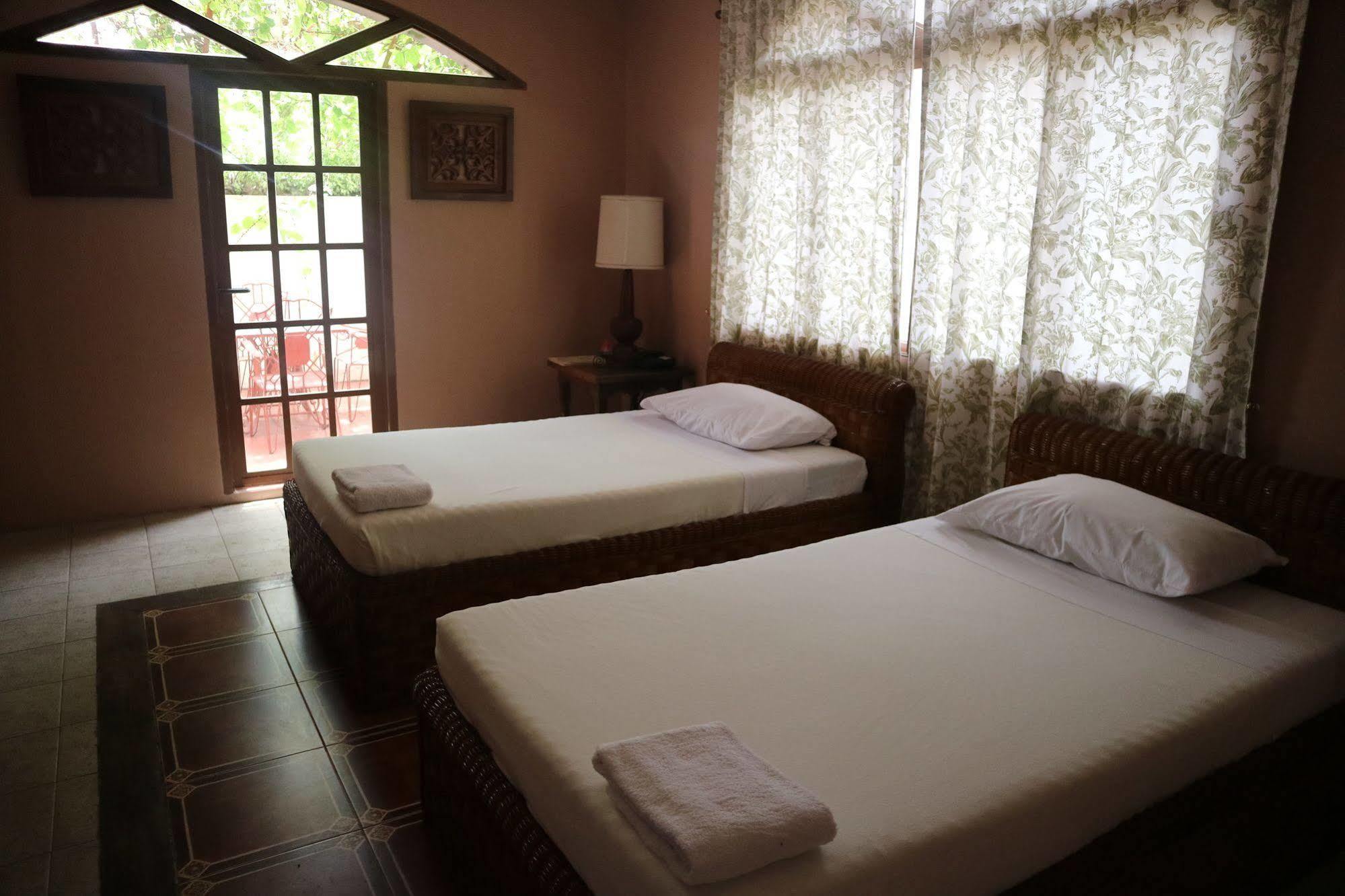 Casa La Granja Hotel Iloilo Exterior foto