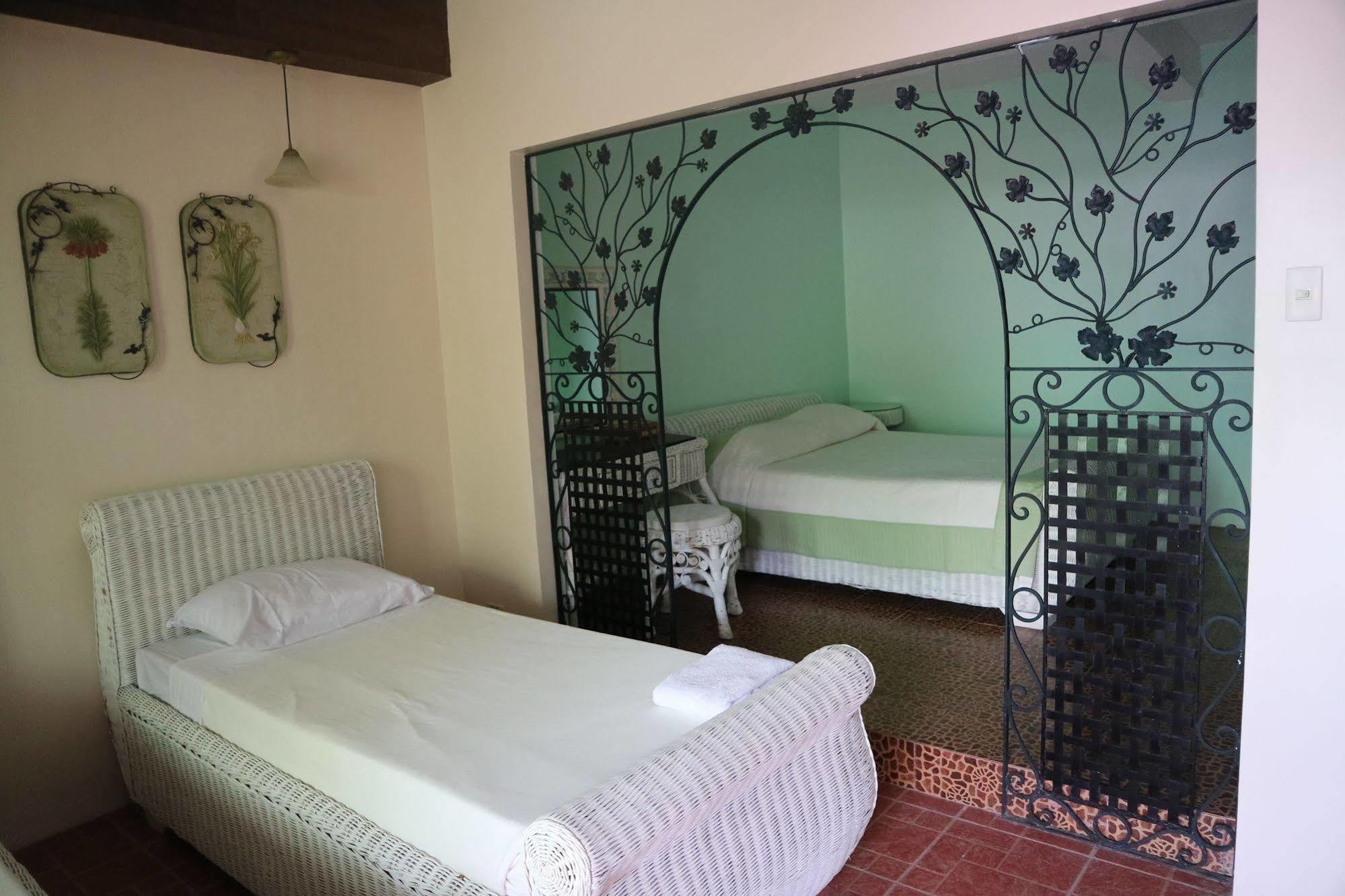 Casa La Granja Hotel Iloilo Exterior foto